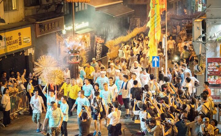 Hong Kong dazzles as Mid-Autumn Festival begins; Tai Hang fire dragon dance headlines celebration