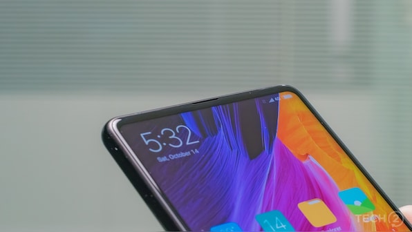 Leaked Hands-on images of the Mi Mix 3 reveals a tiny chin and no front-camera