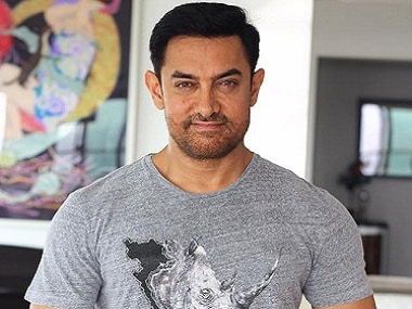 Aamir Khan flies economy class of domestic airline; fans applaud actor's simplicity