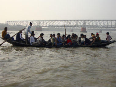 Boat carrying migrants from Afghanistan, Pakistan, Bangladesh capsizes in eastern Turkey’s Lake Van; 7 killed, 64 rescued Boat carrying migrants from Afghanistan, Pakistan, Bangladesh capsizes in eastern Turkey’s Lake Van; 7 killed, 64 rescued