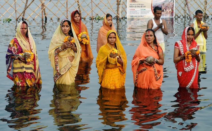 India celebrates Chhath Puja: Devotees flock to Ganga, Yamuna on third day of festival India celebrates Chhath Puja: Devotees flock to Ganga, Yamuna on third day of festival