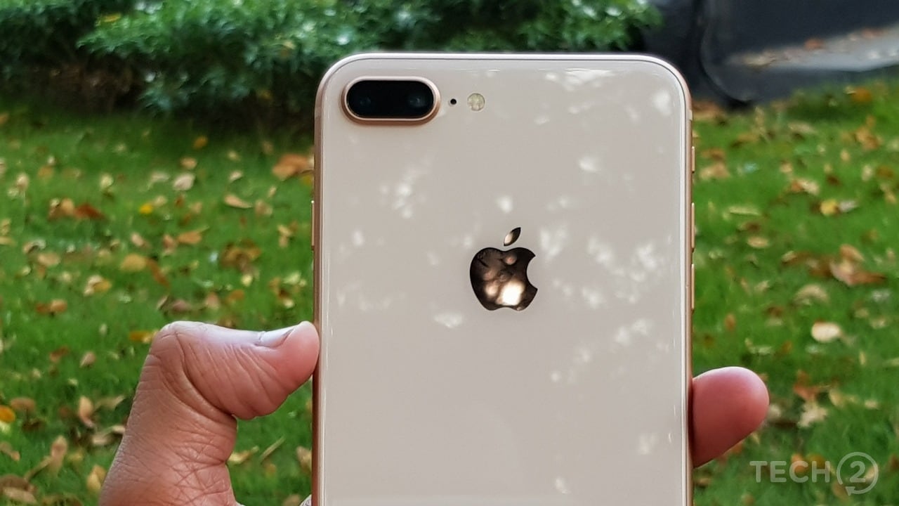 The rear glass back provides a good grip. Thanks to the Copper gold colour, fingerprint smudges aren't that easily visible. Image: Nimish Sawant/tech2