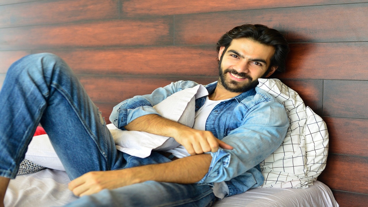 Spotlight 2 Karan V Grover unveils his first look from Vikram Bhatt's web seriesEntertainment