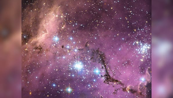 Researchers detect unaccounted for matter in the universe in the form of hot gas linking galaxies