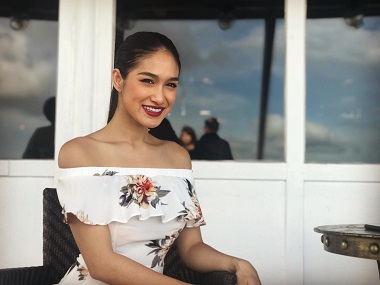 Myanmar beauty queen loses crown after she posts video accusing Rohingya of driving violence Myanmar beauty queen loses crown after she posts video accusing Rohingya of driving violence