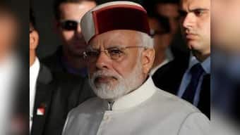 As BJP-Congress battle heats up in Himachal Pradesh, people flaunt their political 'colours' on their headgear
