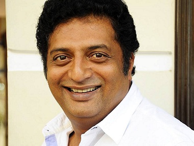 Prakash Raj backs Kamal Hassan, asks, 'If instilling fear in name of religion is not terrorising, then what is?' Prakash Raj backs Kamal Hassan, asks, 'If instilling fear in name of religion is not terrorising, then what is?'