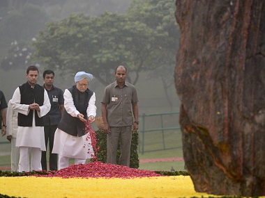 Rahul Gandhi, Manmohan Singh pay tribute to Indira Gandhi on her 33rd death anniversary Rahul Gandhi, Manmohan Singh pay tribute to Indira Gandhi on her 33rd death anniversary
