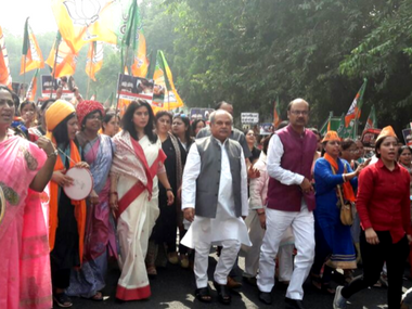 After BJP MP Saroj Pandey threatens to gouge out CPM workers' eyes, Twitter responds with #GougeDa After BJP MP Saroj Pandey threatens to gouge out CPM workers' eyes, Twitter responds with #GougeDa