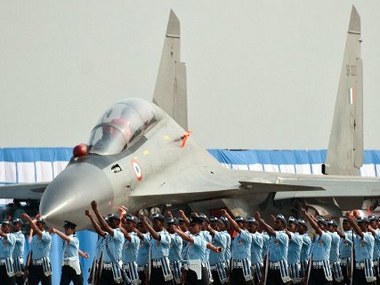 Lucknow-Agra highway turns IAF runway: C-130 Hercules transport aircraft makes assault landing; Mirages, Sukhois follow Lucknow-Agra highway turns IAF runway: C-130 Hercules transport aircraft makes assault landing; Mirages, Sukhois follow