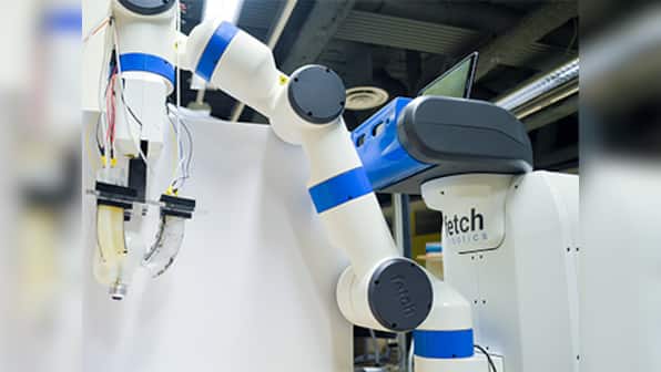 UC San Diego researchers develop soft robotic gripper that can screw in a lightbulb