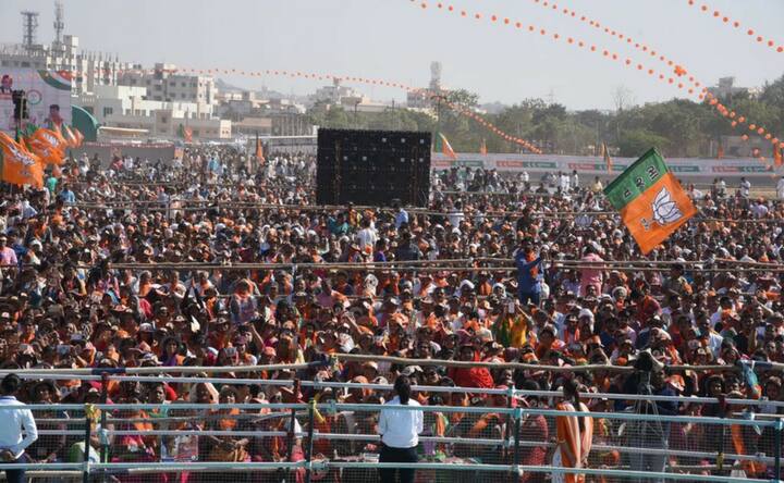 Narendra Modi addresses 4 rallies in Gujarat: PM says Assembly polls a fight between 'development and dynastic politics' Narendra Modi addresses 4 rallies in Gujarat: PM says Assembly polls a fight between 'development and dynastic politics'
