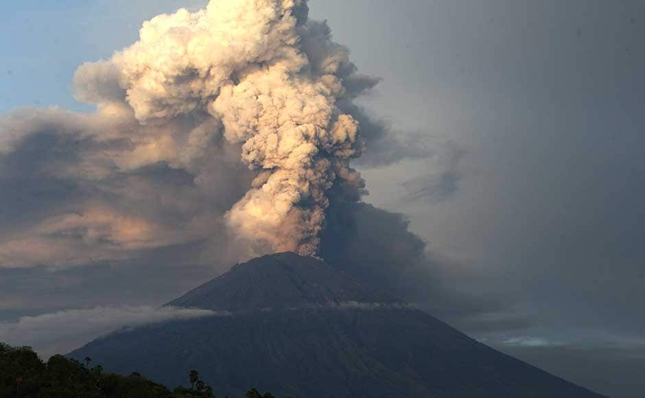 Bali volcano continues to rage for second day: Authorities scramble to ...