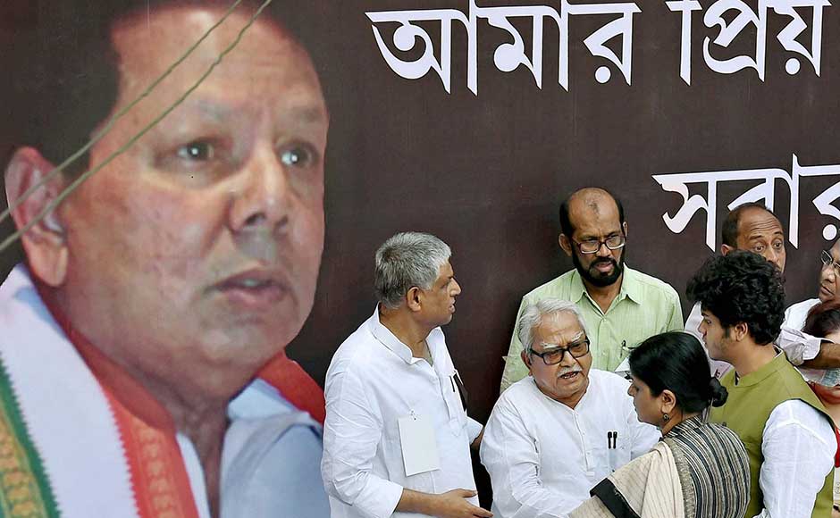 Dasmunsi's popularity among Congress supporters remained unabated even after he suffered the stroke, to the extent that he was included in the campaign committee for the West Bengal Assembly election in 2016, even when he was in a coma. Left Front Chairman Biman Bose consoles Deepa and Priyadeep. Dasmunsi's popularity among Congress supporters remained unabated even after he suffered the stroke, to the extent that he was included in the campaign committee for the West Bengal Assembly election in 2016, even when he was in a coma. Left Front Chairman Biman Bose consoles Deepa and Priyadeep.