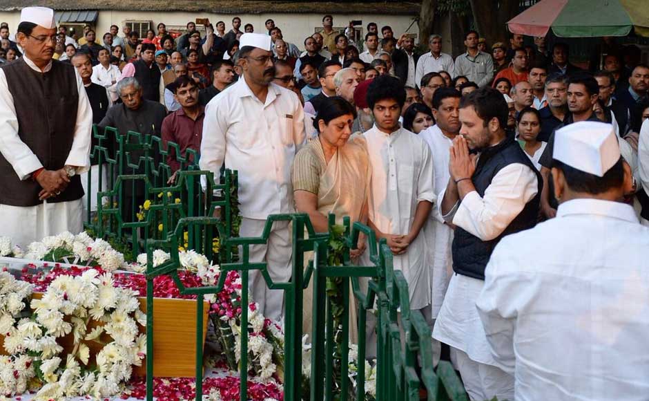 Prior to the ceremony on Tuesday, Dasmunsi's body was taken to the Congress headquarters on Akbar Road in New Delhi, where top party leaders, including vice-president Rahul Gandhi, paid homage to the leader. Twitter @INCIndia Prior to the ceremony on Tuesday, Dasmunsi's body was taken to the Congress headquarters on Akbar Road in New Delhi, where top party leaders, including vice-president Rahul Gandhi, paid homage to the leader. Twitter @INCIndia