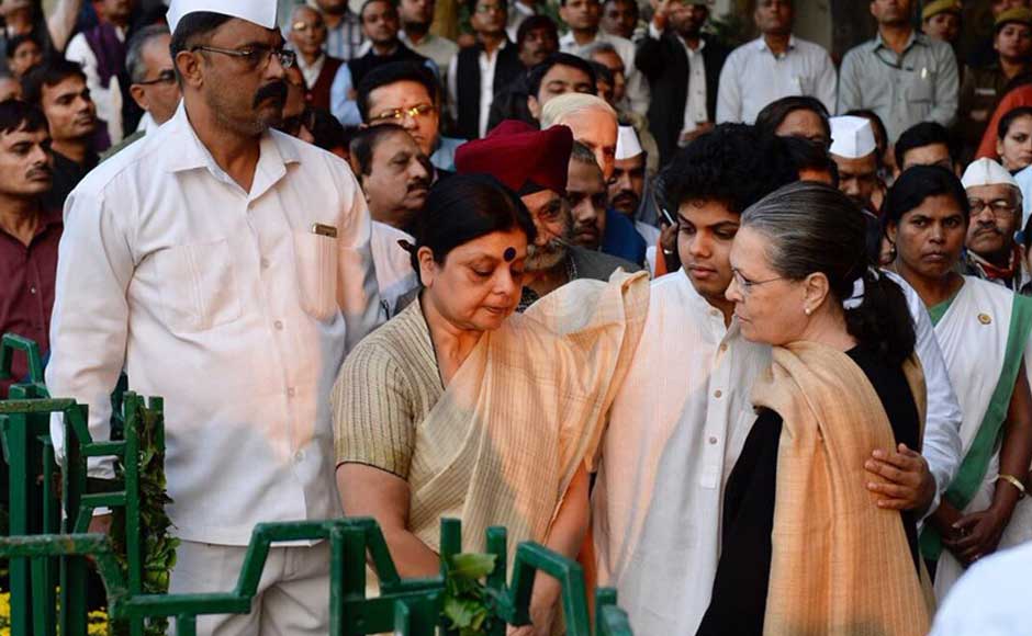 Congress president Sonia Gandhi condoled the demise of the senior Congress leader, saying it is an Congress president Sonia Gandhi condoled the demise of the senior Congress leader, saying it is an