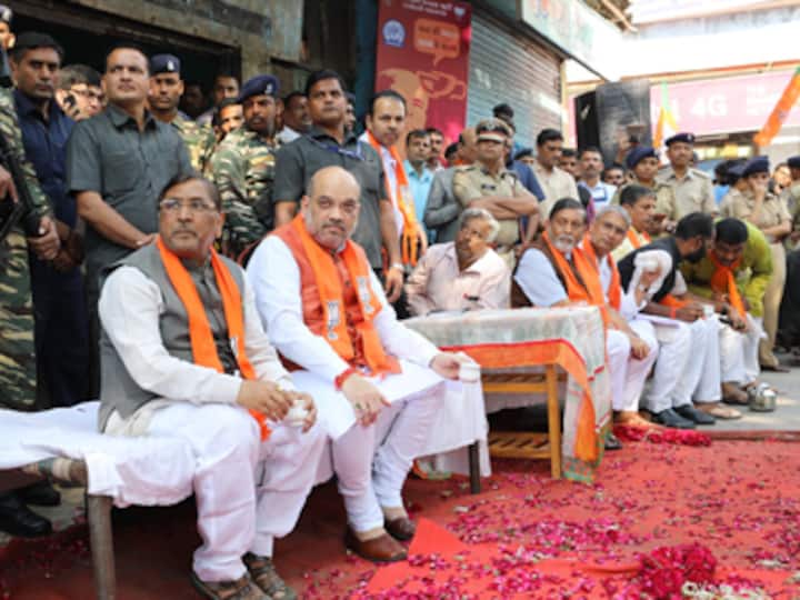 Countering Congress' 'chaiwala' barb, BJP leaders sip tea with people in Gujarat during Narendra Modi's Mann ki Baat