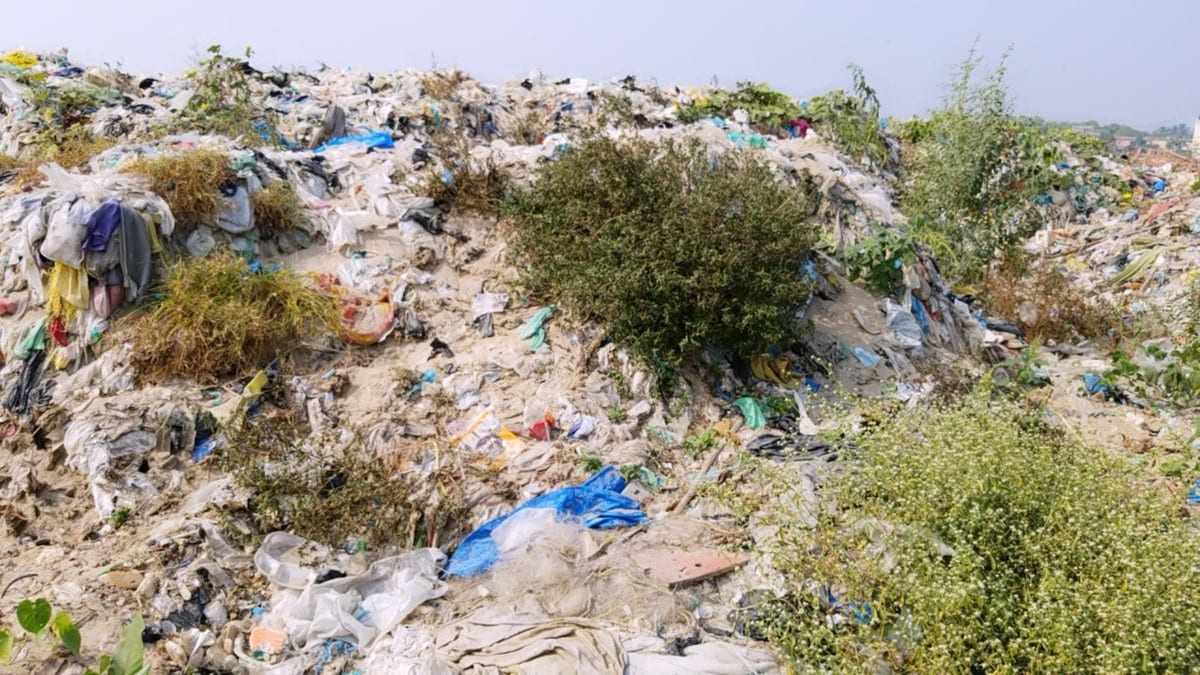 Versova Beach clean-up: Centre steps in after activist Afroz Shah says ...