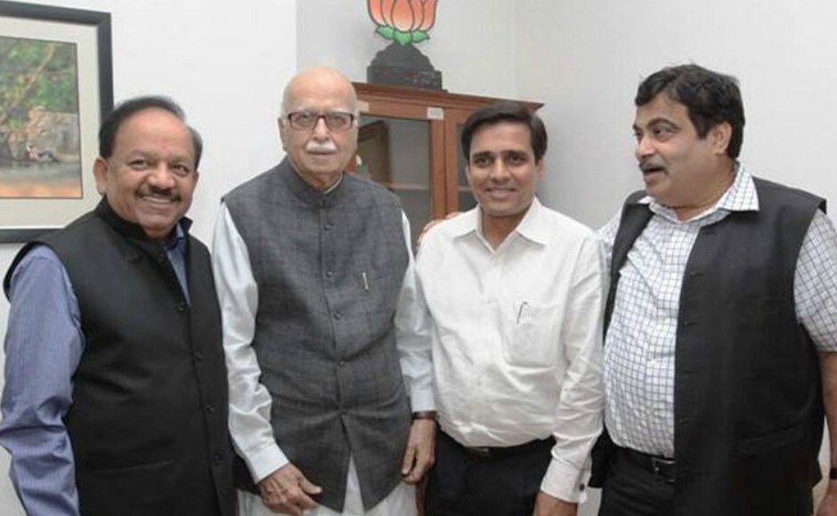 Vinit Goenka, Member of Governing Council, CRIS, greeted Advani along with Nitin Gadkari and Harsh Vardhan. Image courtesy : Twitter / @vinitgoenka Vinit Goenka, Member of Governing Council, CRIS, greeted Advani along with Nitin Gadkari and Harsh Vardhan. Image courtesy : Twitter / @vinitgoenka