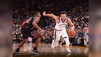 NBA: Stephen Curry leads Warriors to record 49-point victory against Bulls; Cavaliers beat Hornets by a point