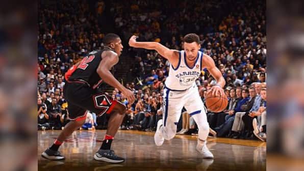 NBA: Stephen Curry leads Warriors to record 49-point victory against Bulls; Cavaliers beat Hornets by a point