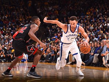 NBA: Stephen Curry leads Warriors to record 49-point victory against Bulls; Cavaliers beat Hornets by a point NBA: Stephen Curry leads Warriors to record 49-point victory against Bulls; Cavaliers beat Hornets by a point