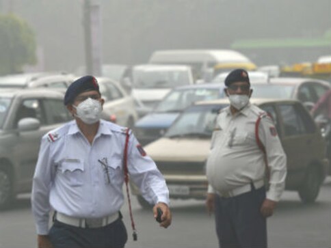 Delhi's air quality dips to 'severe' category as volume of pollutants spike due to falling wind speed, moisture Delhi's air quality dips to 'severe' category as volume of pollutants spike due to falling wind speed, moisture