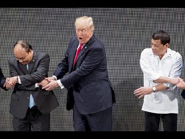 The handshake that wasn't: Donald Trump gets choreographed photo op wrong, leaves Rodrigo Duterte hanging The handshake that wasn't: Donald Trump gets choreographed photo op wrong, leaves Rodrigo Duterte hanging