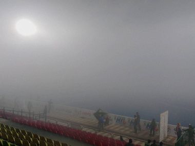 Delhi smog LIVE updates: Air quality level still 'very poor'; half marathon event to go ahead on 19 Nov despite calls to cancel it