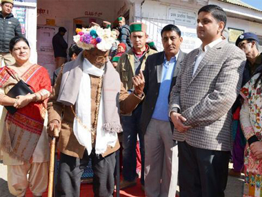 Himachal Pradesh Assembly Election 2017: India's first voter 101-yr-old Shyam Saran Negi and wife vote in Kinnaur Himachal Pradesh Assembly Election 2017: India's first voter 101-yr-old Shyam Saran Negi and wife vote in Kinnaur
