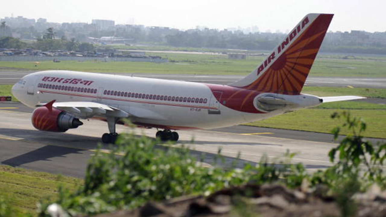 Jet Airways, SpiceJet jump in the domestic carriers' fray for Air India: Why govt nudging is only half battle won Jet Airways, SpiceJet jump in the domestic carriers' fray for Air India: Why govt nudging is only half battle won