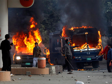 Islamabad protests: Six dead, more than 200 injured as security officials continue to crack down on protesters Islamabad protests: Six dead, more than 200 injured as security officials continue to crack down on protesters