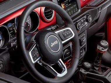 2018 Jeep Wrangler unveiled; brings a revamped design, new engine options and loses some weight 2018 Jeep Wrangler unveiled; brings a revamped design, new engine options and loses some weight