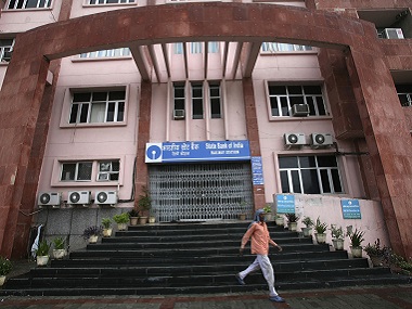 One year of Demonetisation: Kashmir's economy still in doldrums; security at banks, ATMs remains a concern One year of Demonetisation: Kashmir's economy still in doldrums; security at banks, ATMs remains a concern