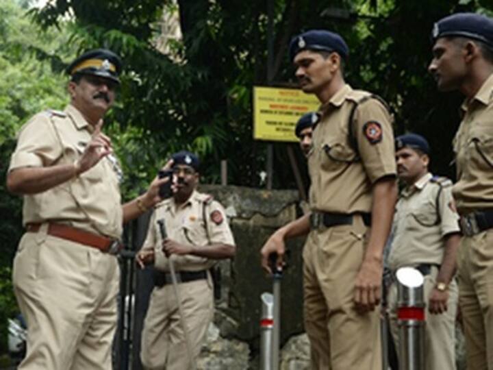 Man forcibly tries to kiss woman commuter at Turbhe railway station in Navi Mumbai, arrested