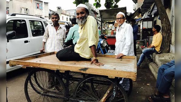 Gujarat poll 2017: Disillusioned Muslims in East Surat fear abandonment as Congress woos Patidar, Dalits with soft Hindutva