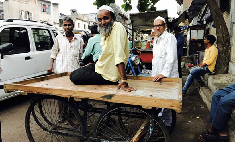 Gujarat poll 2017: Disillusioned Muslims in East Surat fear abandonment as Congress woos Patidar, Dalits with soft Hindutva Gujarat poll 2017: Disillusioned Muslims in East Surat fear abandonment as Congress woos Patidar, Dalits with soft Hindutva