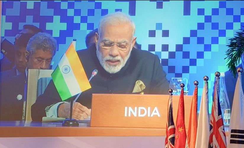 Narendra Modi giving his closing remark at East Asia Summit. Twitter/ @MEA_India