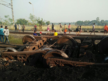 After Vasco da Gama-Patna Express derailments, 14 wagons of goods train carrying coal derail in Odisha After Vasco da Gama-Patna Express derailments, 14 wagons of goods train carrying coal derail in Odisha