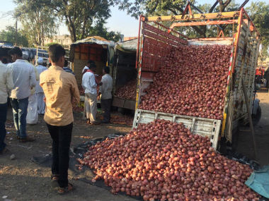 One year of demonetisation: Onion farmers in Nashik district are struggling to survive in cashless economy One year of demonetisation: Onion farmers in Nashik district are struggling to survive in cashless economy