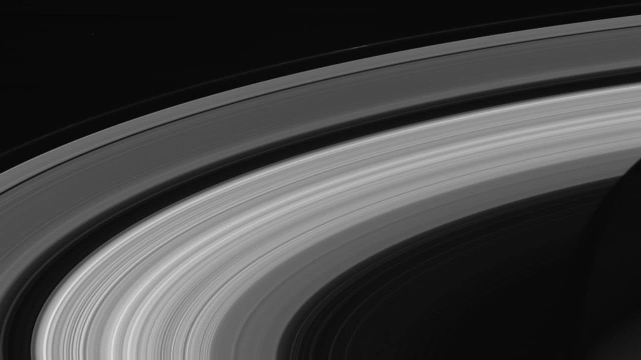  This image of Saturn's rings is one of the last images sent by Cbadini back to the Earth. Short image: NASA 