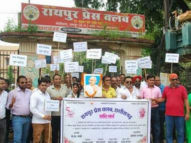 Harassed by cops and targeted by Maoists, Chhattisgarh journos come together to seek protection from State Harassed by cops and targeted by Maoists, Chhattisgarh journos come together to seek protection from State