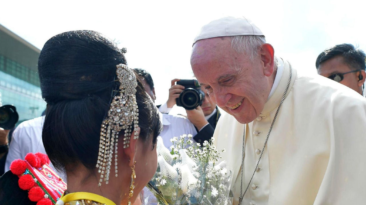 Pope Francis To Meet Aung San Suu Kyi Today After Meeting Myanmar ...