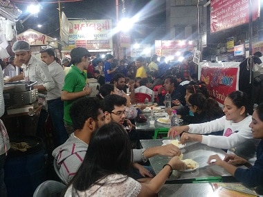 Gujarat Assembly Election 2017: Ahmedabad's biggest food hub, Manek Chowk, has no Gujarati dish