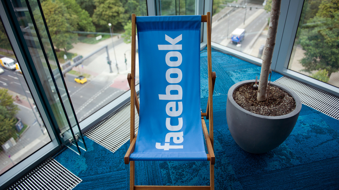 Facebook reportedly testing redesigned upvote and downvote button for comments Facebook reportedly testing redesigned upvote and downvote button for comments