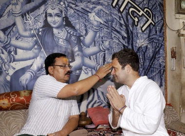 Rahul Gandhi meets Gujarat Congress workers on Day 3 of campaign, attacks RSS, promises to work for backward classes Rahul Gandhi meets Gujarat Congress workers on Day 3 of campaign, attacks RSS, promises to work for backward classes