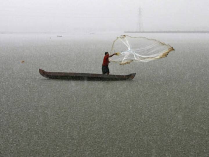 IMD issues alert as Cyclone Ockhi forms in Bay of Bengal; Tamil Nadu, Kerala, Lakshwadeep brace for severe thunderstorms
