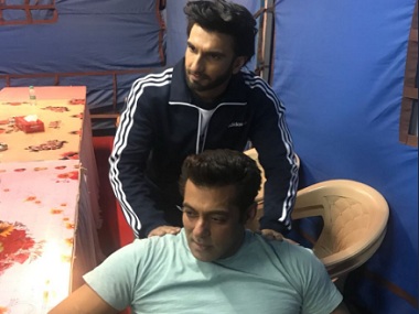 Ranveer Singh visits sets of Salman Khan, Jacqueline Fernandez's Race 3 Ranveer Singh visits sets of Salman Khan, Jacqueline Fernandez's Race 3