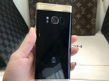 Samsung W2018 flip-phone surfaces in a hands-on video online; could be launched on 1 December in China Samsung W2018 flip-phone surfaces in a hands-on video online; could be launched on 1 December in China
