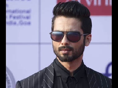 Shahid Kapoor to star in Arjun Reddy Hindi remake; shoot will begin after his film with Imtiaz Ali Shahid Kapoor to star in Arjun Reddy Hindi remake; shoot will begin after his film with Imtiaz Ali